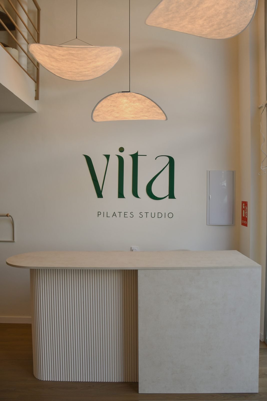 Vita Pilates Studio · Barcelona Logotipo Vita en el estudio de Pilates de Barcelona